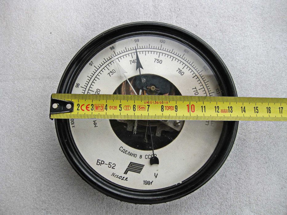 Барометр-анероид школьный БР-52. Бакелитовый корпус 1981 год СССР.