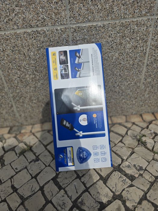 Holofote solar led 250 watts + Sensor de movimento + Comando novo