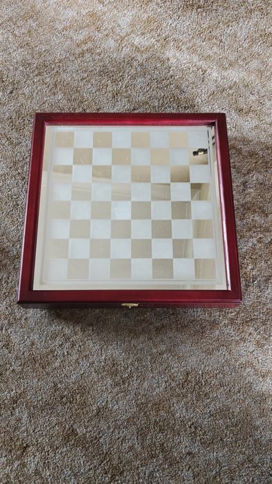 Conjunto de xadrez vintage em vidro com caixa de madeira – anos 80
