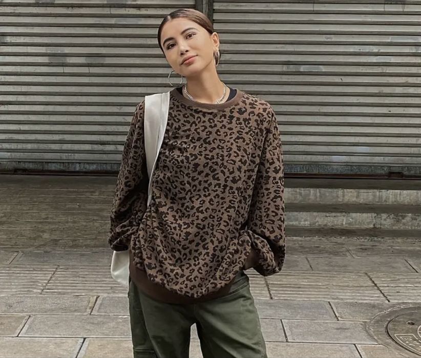 Жіночий стильний светр S розмір