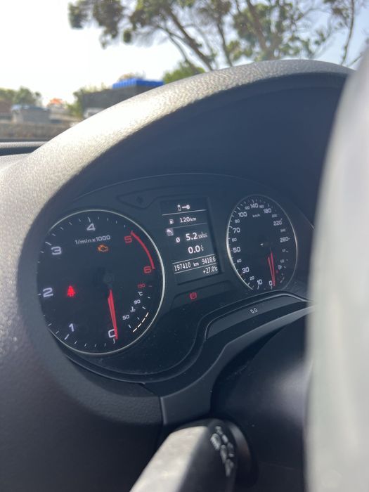 Vendo Audi A3 Sportback 1.6 TDI, de 2015, com 197.000 km.