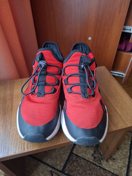 Чоловічі кросівки в чудовому стані Cropp