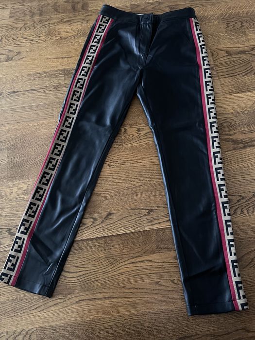 Продам кожаные штаны FENDI