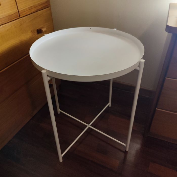 Mesa-tabuleiro branco (IKEA - Gladom)