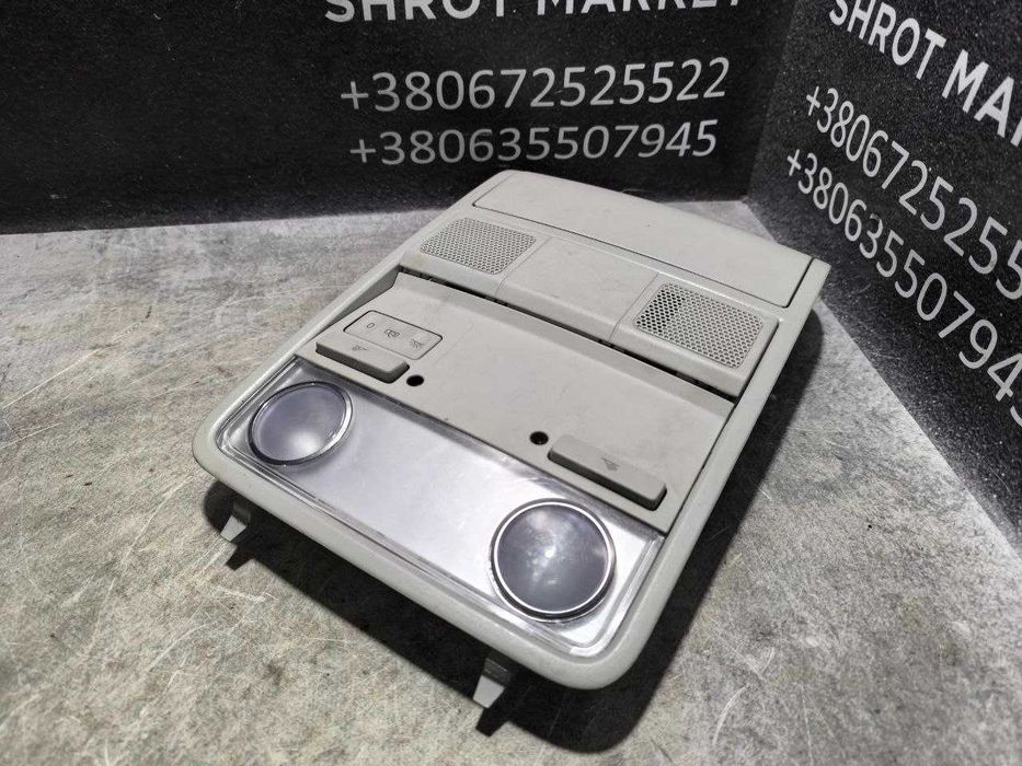 Передній плафон салону VW Passat CC  1K0947133H  1K0868837