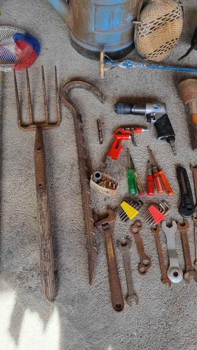 Várias Ferramentas Antigas