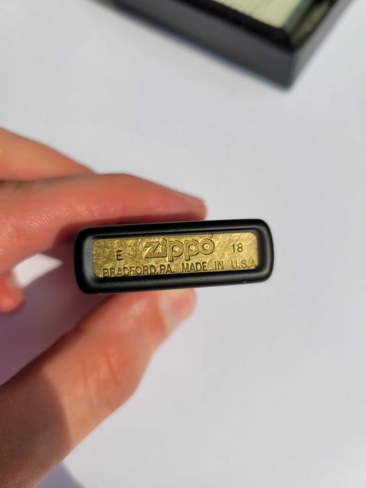 Zapalniczka ZIPPO czarna matowa 2018 Oryginalna