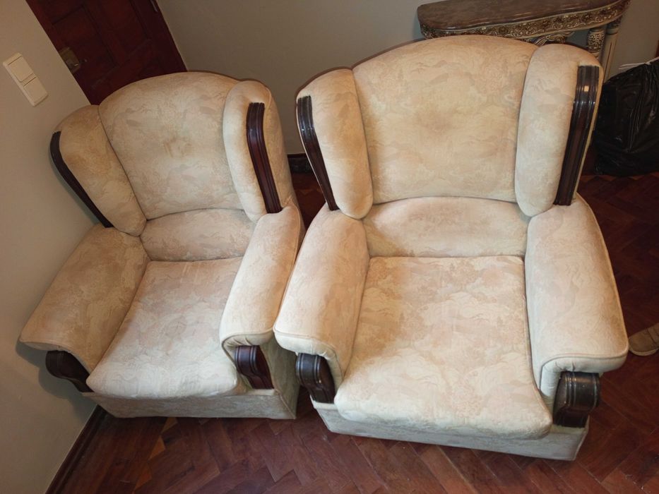 Par de poltronas antigas – muito confortáveis
