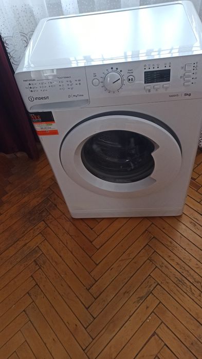 Пральна машина Індезіт 40 см. Стан нової