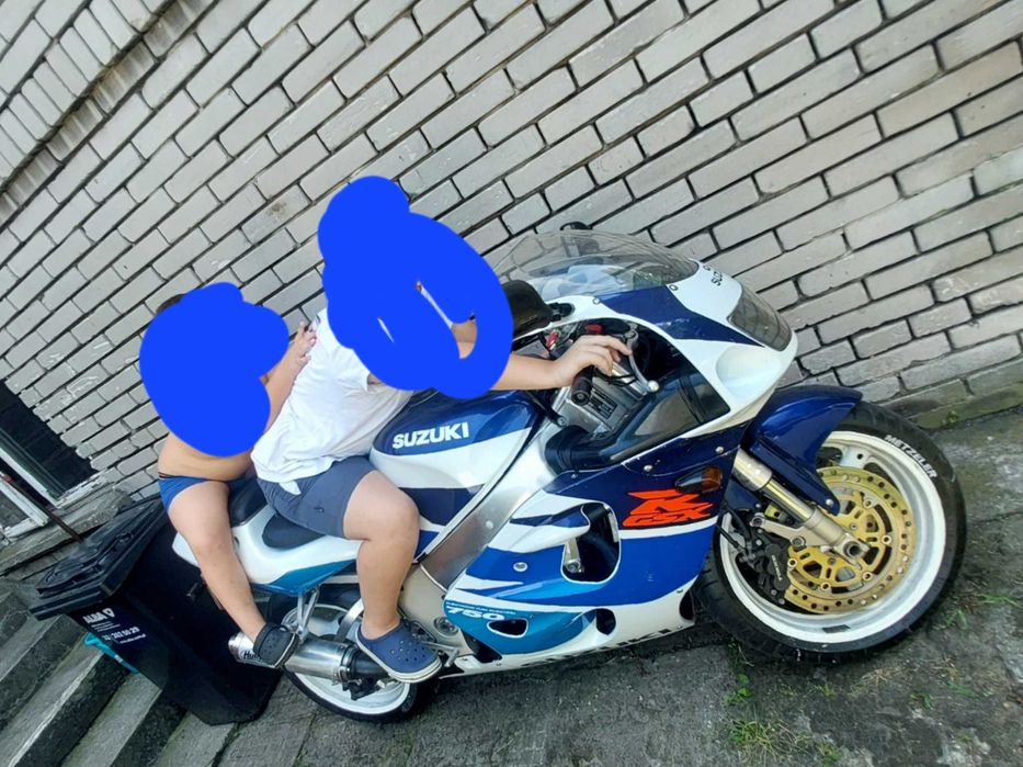 Продам мото  Suzuki GSR 750.