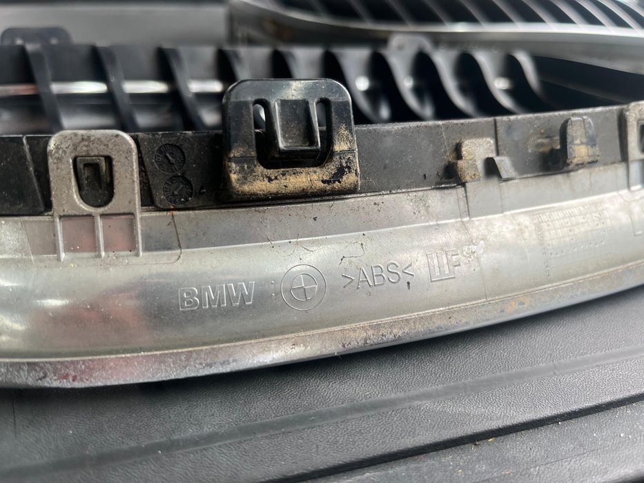 Grelhas parachoques frontal bmw e 90 LCI novas