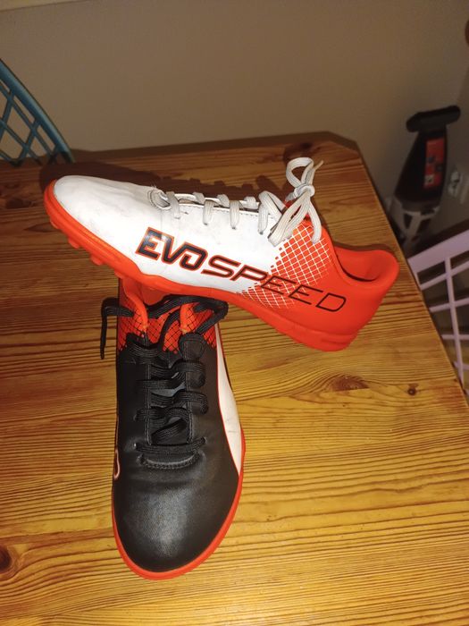 Buty do grania w piłkę Pumy 40