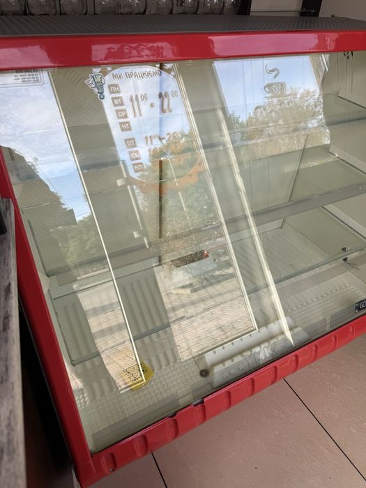 Холодильна вітрина продам