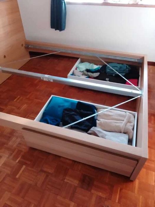 Cama de casal MALM