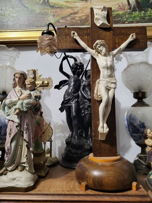 Duży drewniany krzyż 67 cm gipsowa pasyjka