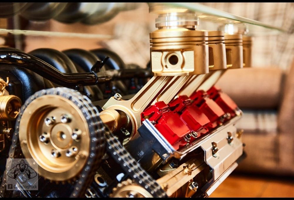 Stolik z silnika V8 BMW Stolik z bloku silnika BMW V8