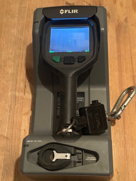Kamera termowizyjna FLIR K55 + Stacja dokująca + retraktor + 2 baterie