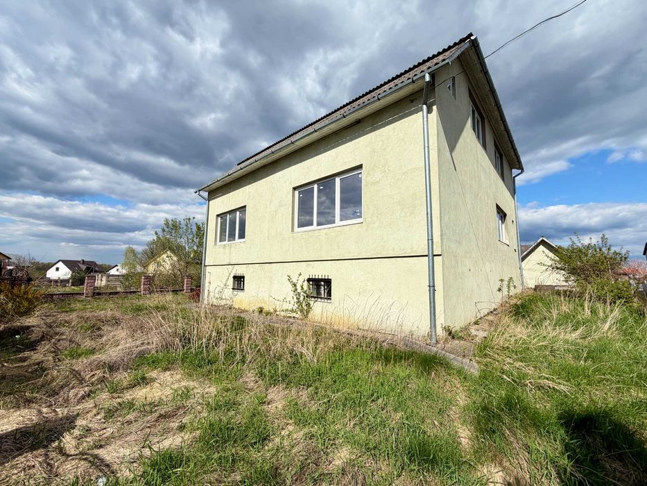 Просторий будинок 317 м² з ділянкою 12 соток у Дашаві