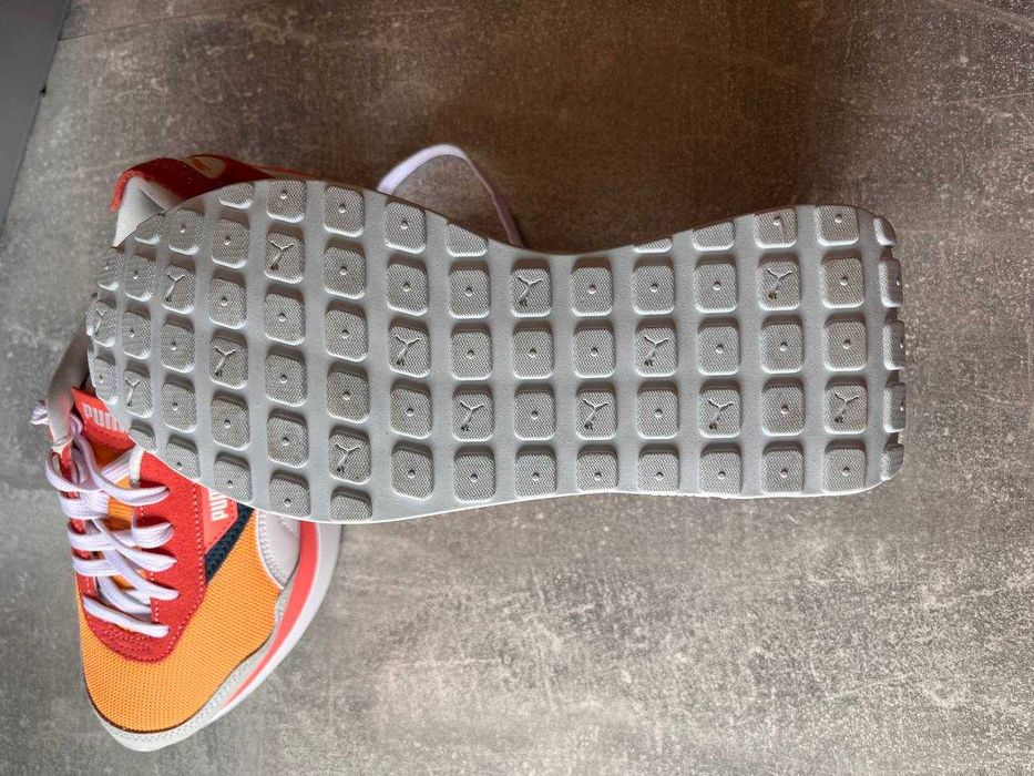 Оригінальні жіночі кросівки для бігу puma cruise rider silk road