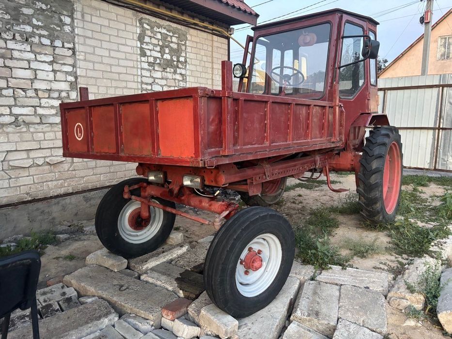 Продам трактор Т16