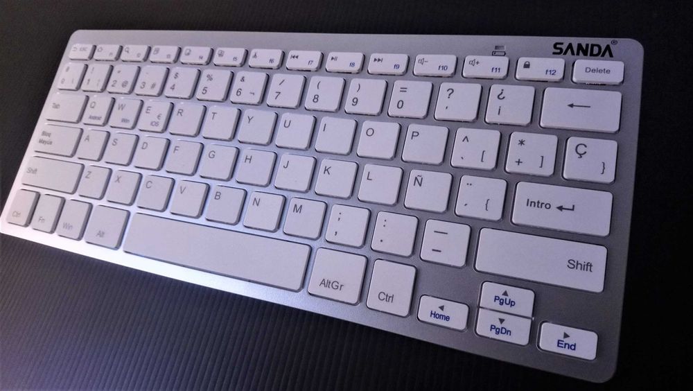 Wireless Bluetooth Keyboard64740941072770121