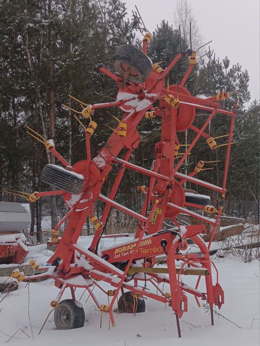 Przewracarka przetrząsarka do siana Agram