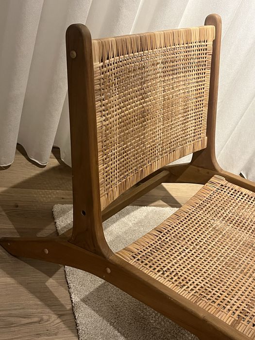 Cadeira lounge em madeira e rattan
