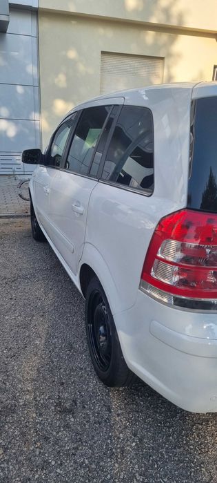 Opel zafira carrinha tem 302.000 km, mas tem a manutenção crucial toda feita em 2025/2026 (comprovável). Não precisa de gastar 1€ em oficinas."