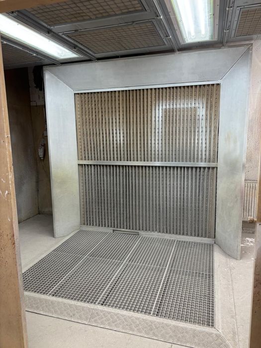 Odciąg kabina ściana lakiernicza lakiernia  meble fronty drzwi malowanie lakierowanie  nestro schuko hocker polytechnik