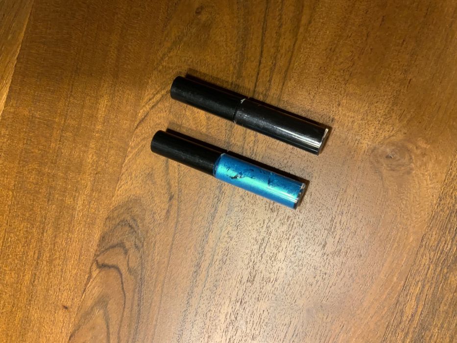 Eyeliner Mac Cosmetics- point black/ aqualine