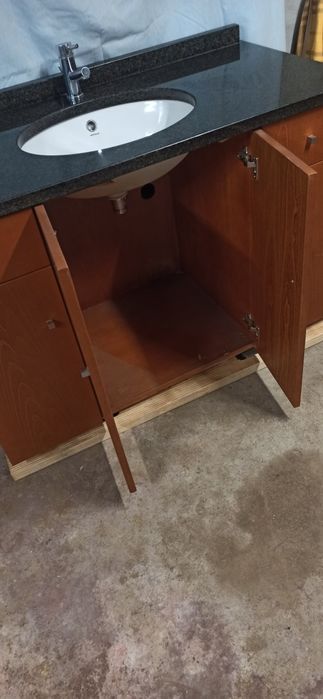 Armário de casa de banho