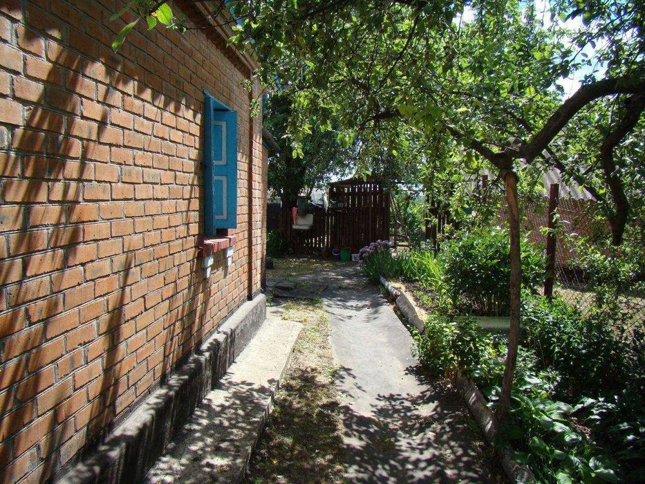 Продаж приватного будинку із земельною ділянкою 25 соток