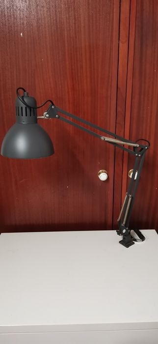 Conjunto Secretária IKEA Micke + Cadeira Alrik + Candeeiro Tertial