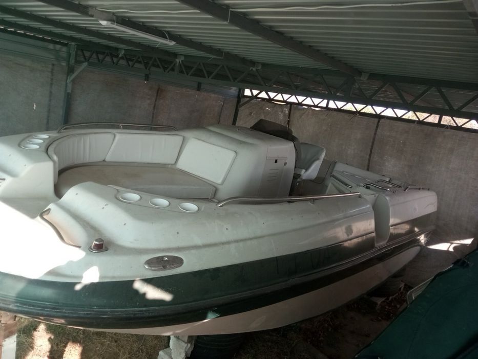 Катер пластиковий Crownline