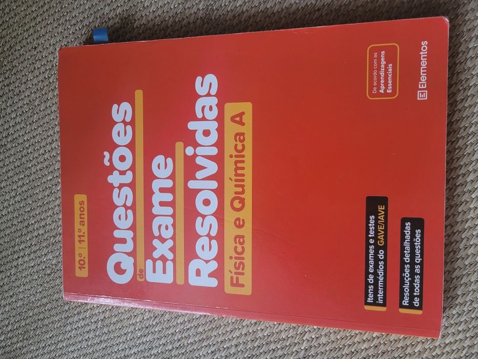 Livros escolares para preparação de exames