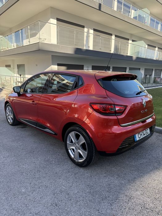 Clio Tce 0.9 Turbo• Red Interior Touch Pack • Hands Free • Ecran • Camera de Ré • Keyless Entry • Keyless Start • Poucos Km • IPO 7/27 • Revisado