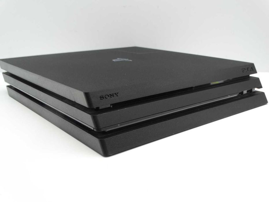 Konsola PlayStation 4 PRO PS4 PRO 1TB czarna Pad CUH-7216B