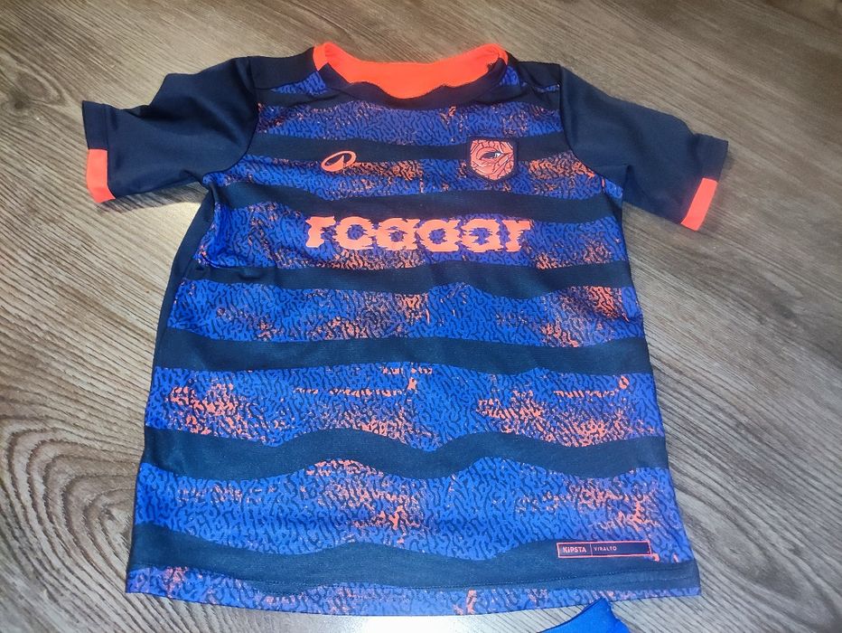 Zestaw koszulka spodenki piłkarskie Decathlon 7-8 lat