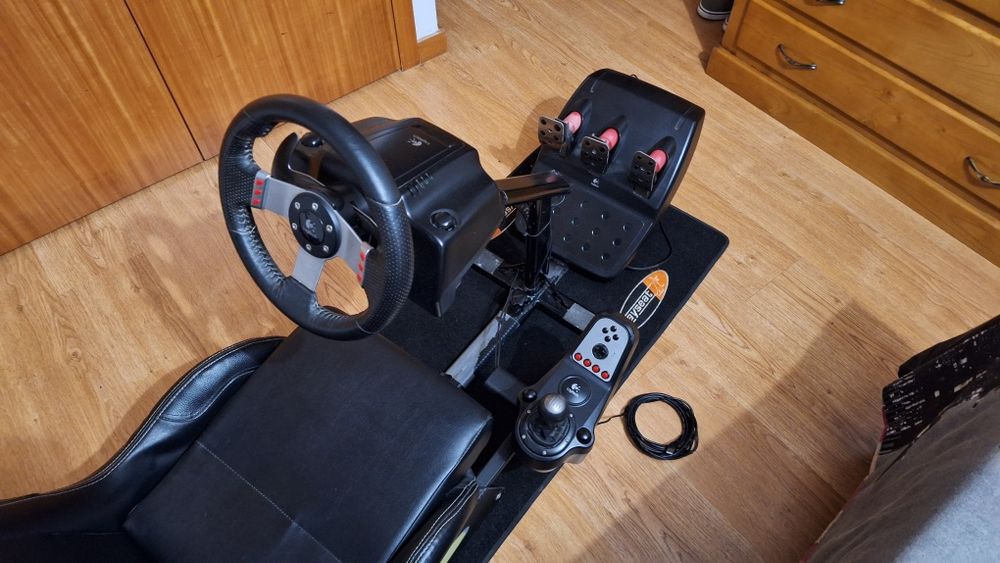 Playseat+Logitech G27