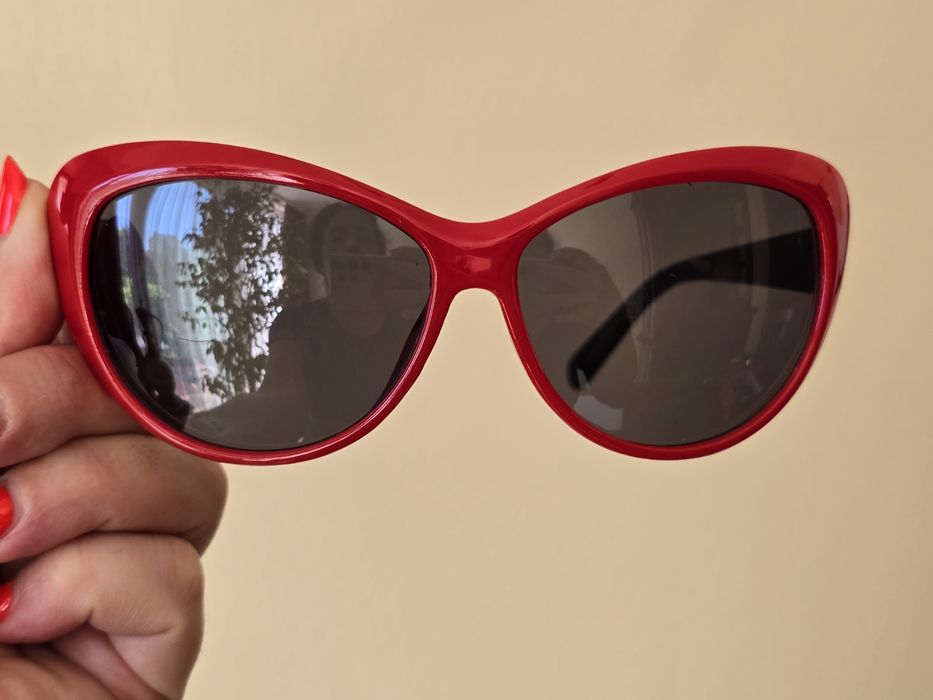 Okulary przeciwsłoneczne, czerwono-czarne kocie oczy