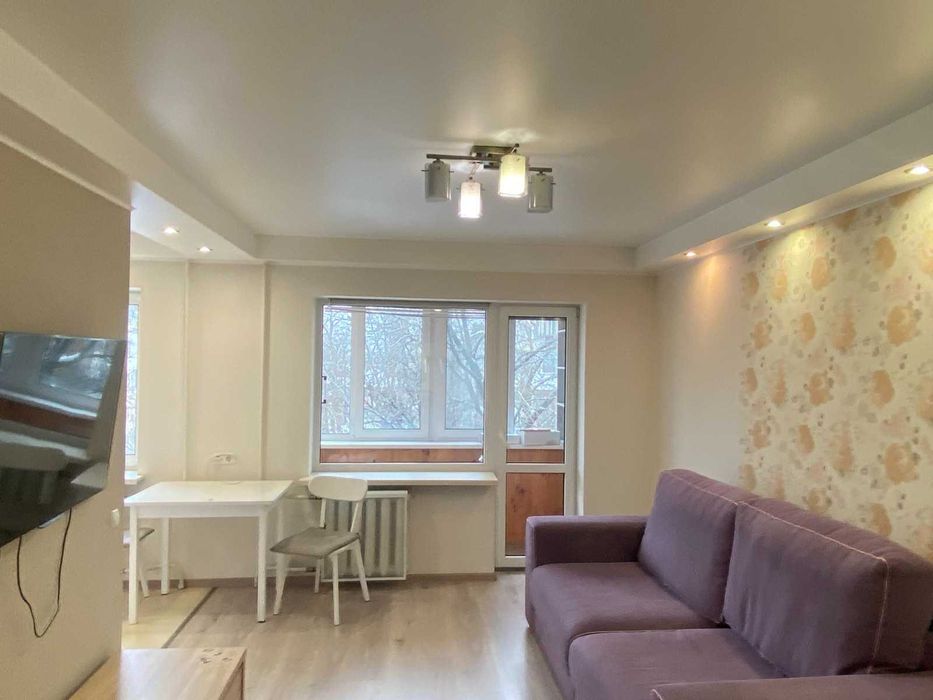 м.Берестейська, вул.Парково-Сирецька ,є газ та опалення. Оренда.