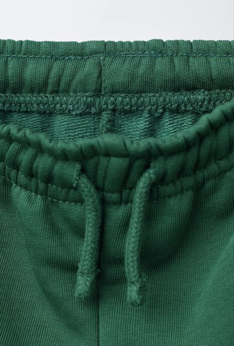 Деткий костюм   ZARA ,на рост 110 ( 4-5 лет )