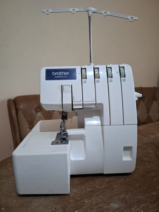 4-нитковий оверлок Brother Lock 929D + педаль