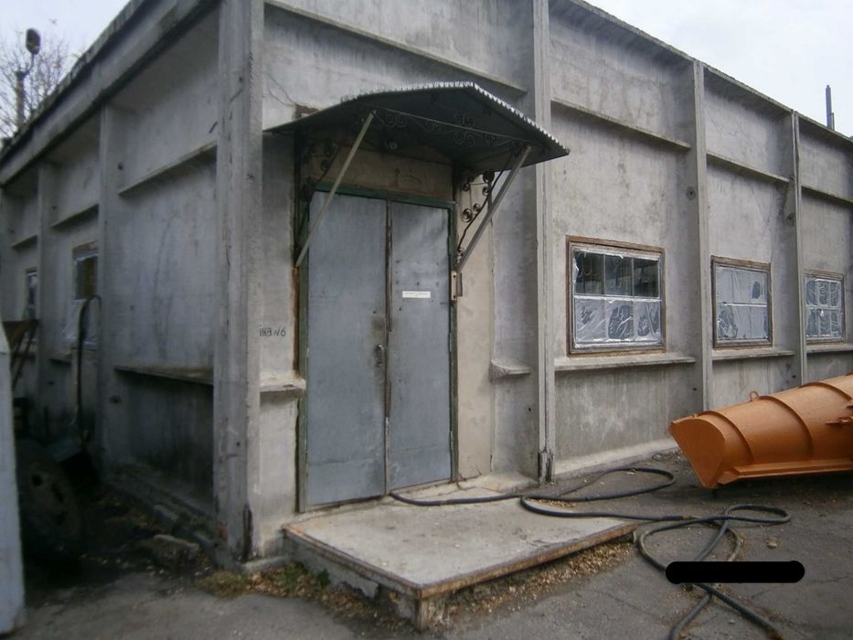 Великий виробничо-складський комплекс (АТП) 2014,5 м² з комунікаціями, ділянка 1,3 га, с-ще Козельщина
