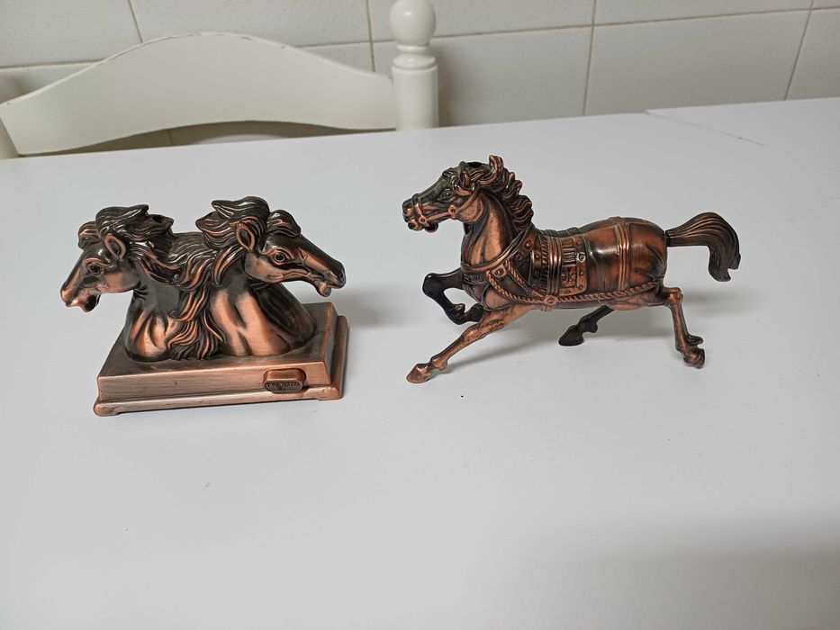 Isqueiros em forma de cavalo em metal 2 unidades