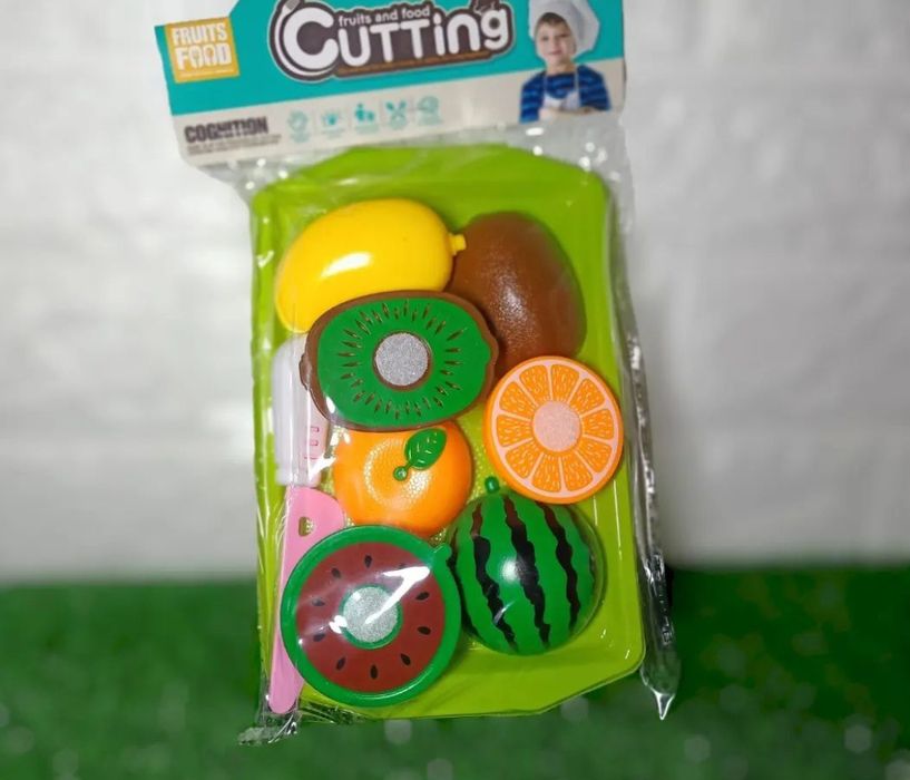 Фрукти на ліпучці