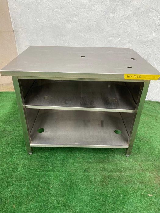 Bancada neutra em inox com prateleira