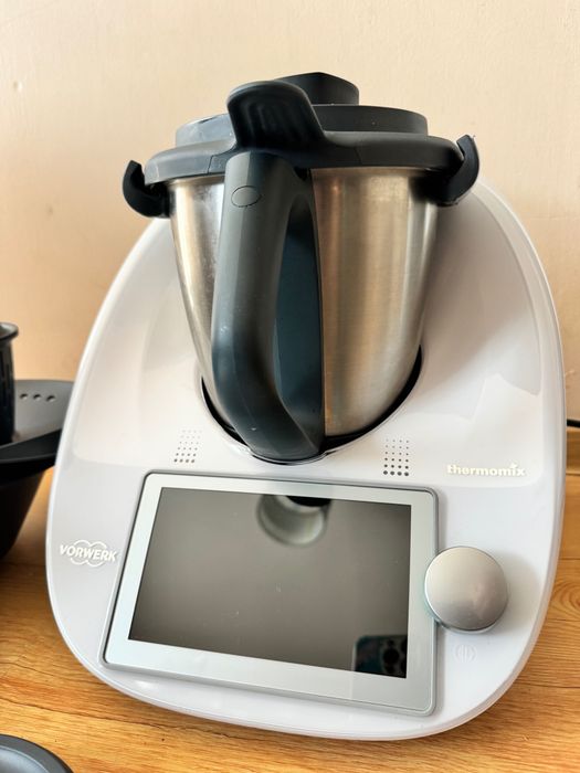 Thermomix 6 z Nakładka krojąca 2.0 z dwoma spiralizerami