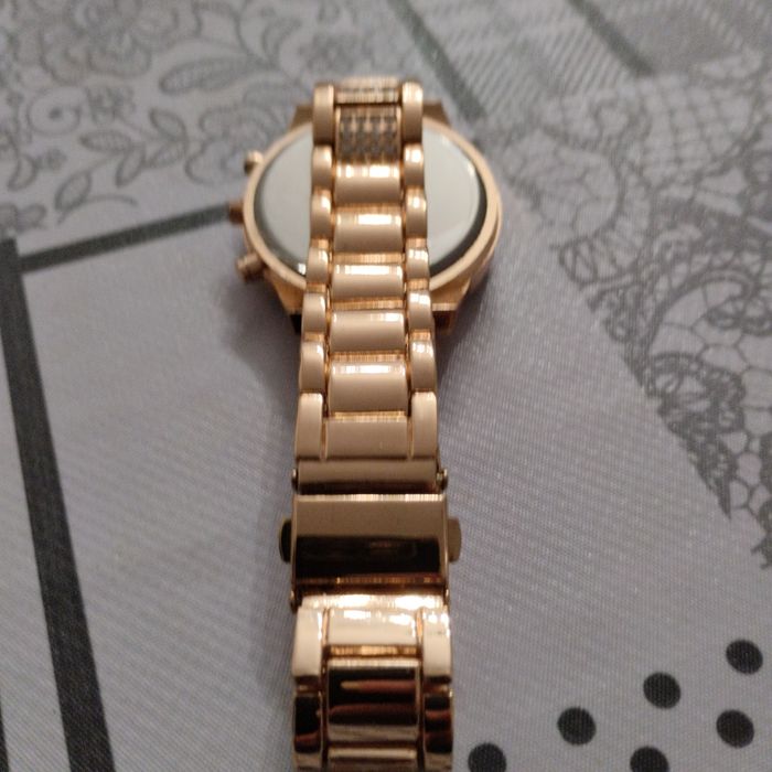 Relógio dourado Geneva