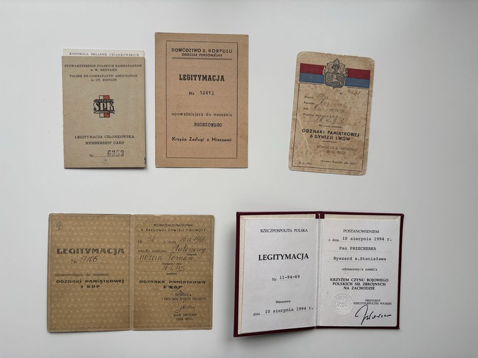 Legitymacje do odznak i odznaczeń